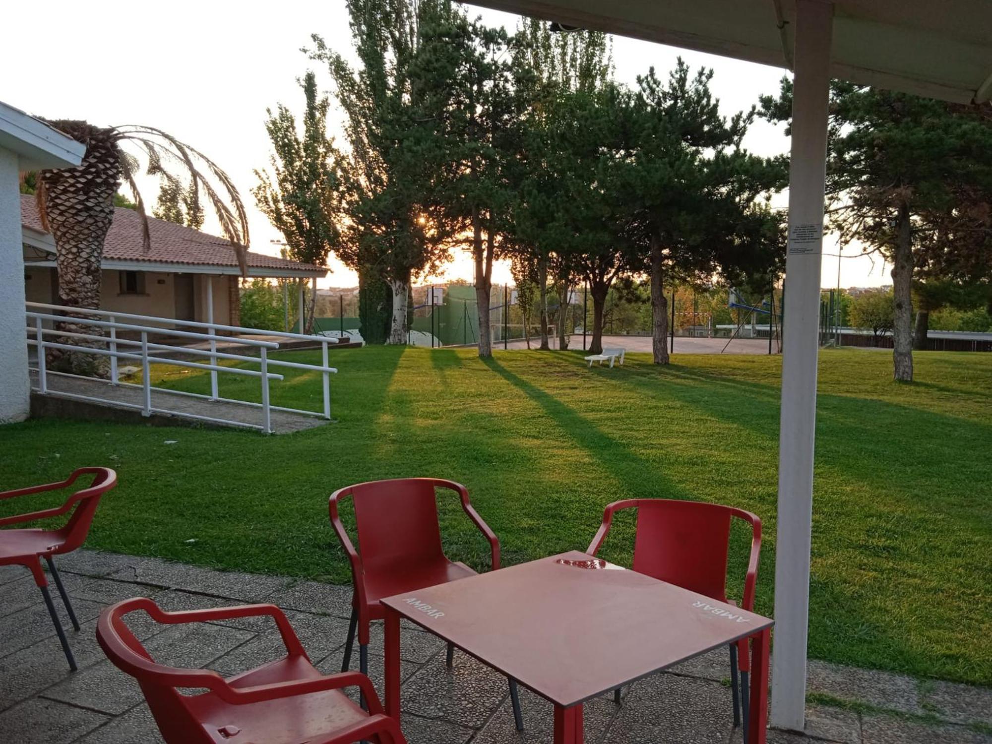 Albergue Zaragoza Camping מראה חיצוני תמונה