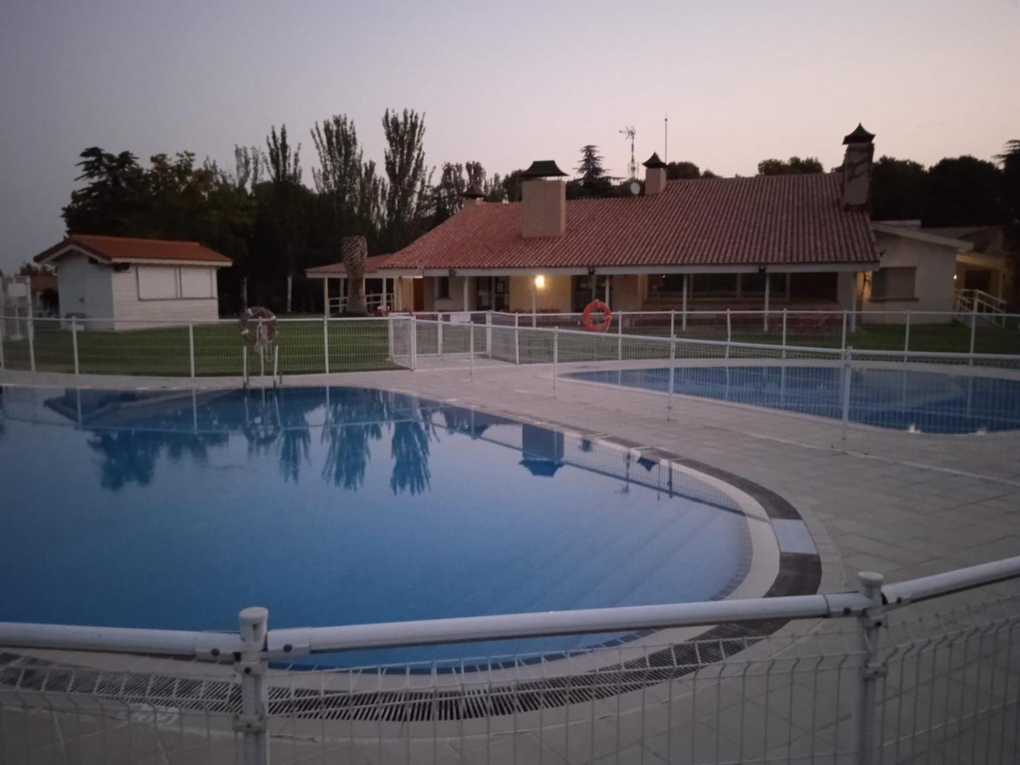 Albergue Zaragoza Camping מראה חיצוני תמונה